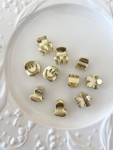 Load image into Gallery viewer, Assorted Metallic Claw Clip 😊
