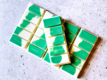 Load image into Gallery viewer, SWEET COCONUT LIIME Soy Wax Melt | Snap Bar
