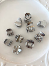 Load image into Gallery viewer, Assorted Metallic Claw Clip 😊
