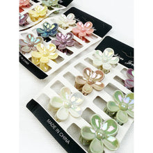 Load image into Gallery viewer, Mini Sparkling Flower Hair Claw Set
