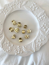 Load image into Gallery viewer, Assorted Metallic Claw Clip 😊
